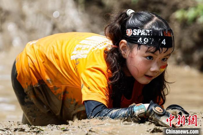 2025斯巴达勇士儿童赛重返上海 小勇士们完成自我