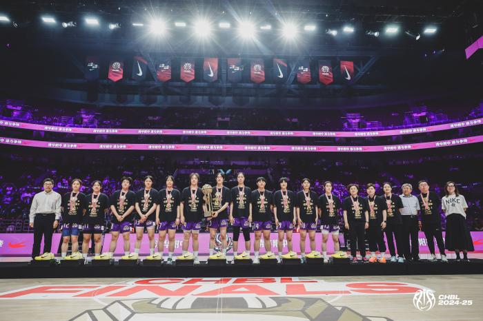 广东实验中学力克清华附中问鼎耐高男篮冠军 清