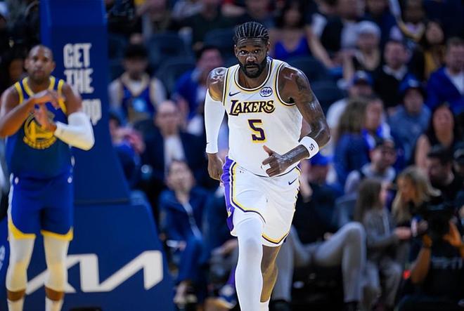 湖人双杀公牛豪取四连胜 艾顿23+10撑起内线