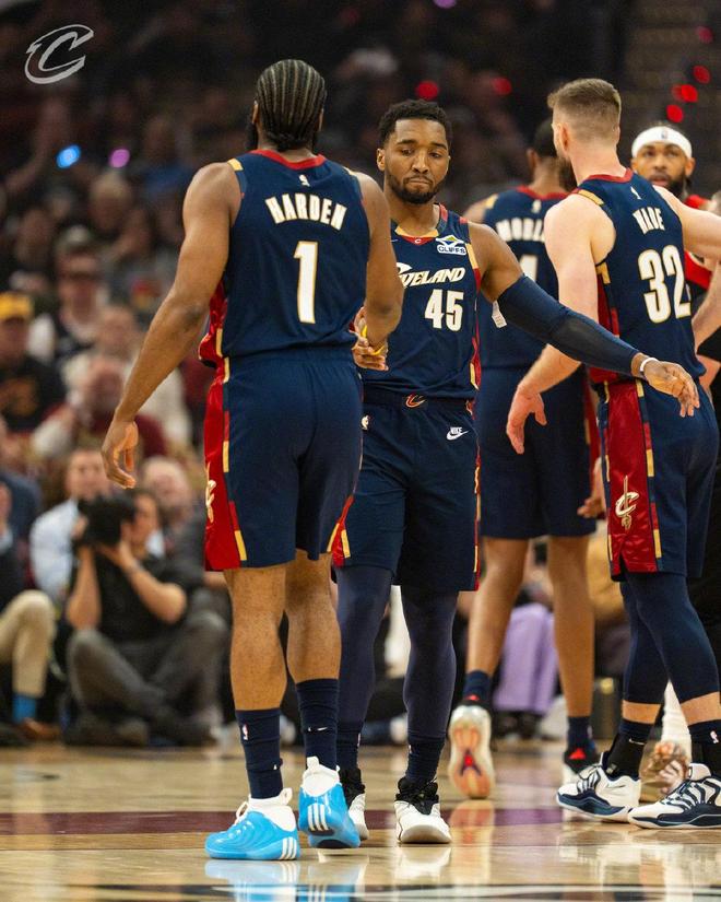 哈登创历史神迹 米切尔狂砍30+7 骑士大胜猛龙两