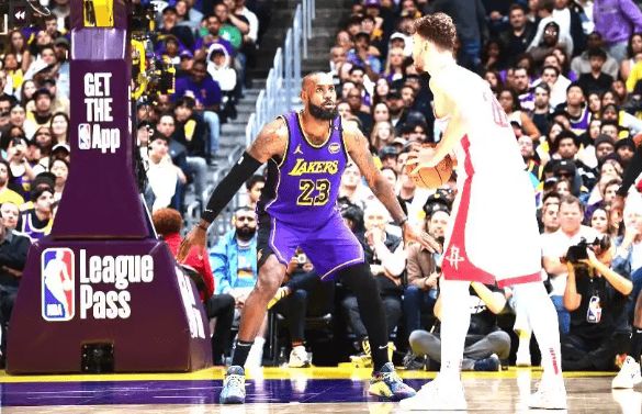 湖人替补奇兵肯纳德狂轰27分掀翻火箭