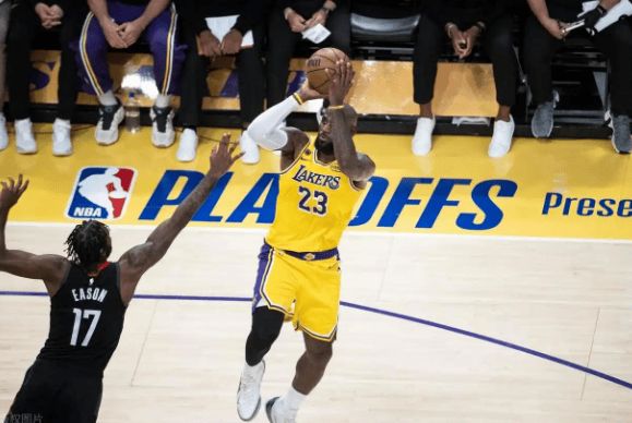 湖人替补奇兵肯纳德狂轰27分掀翻火箭