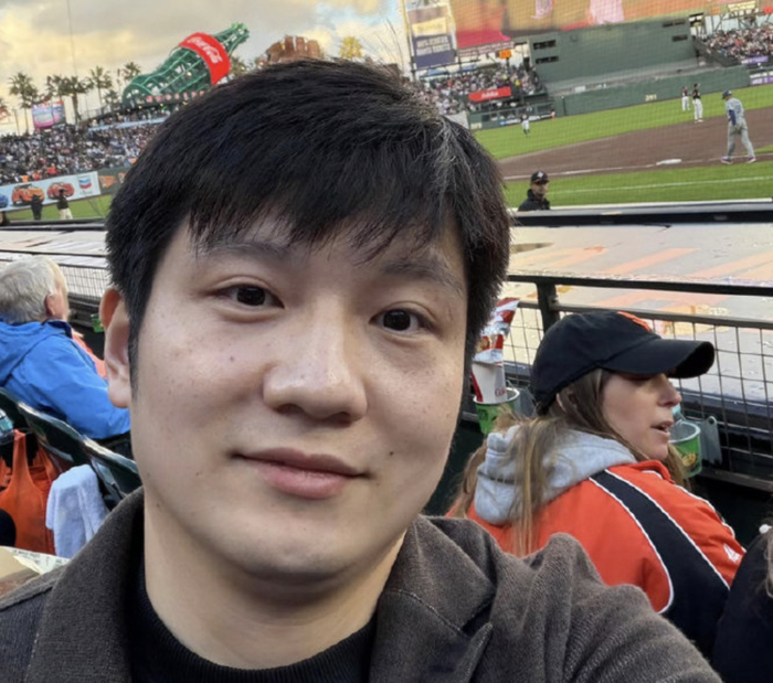 樊振东缺席世乒赛引热议 科技之旅与黄仁勋互动